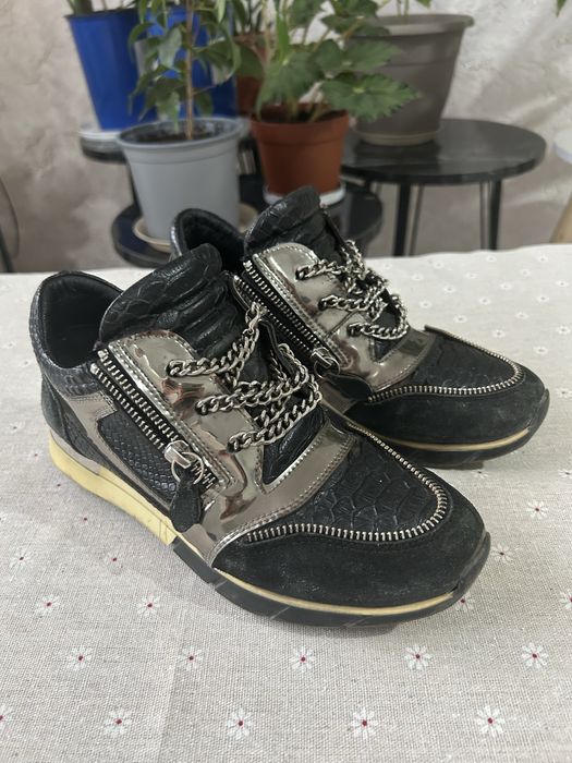 Продаются кроссовки