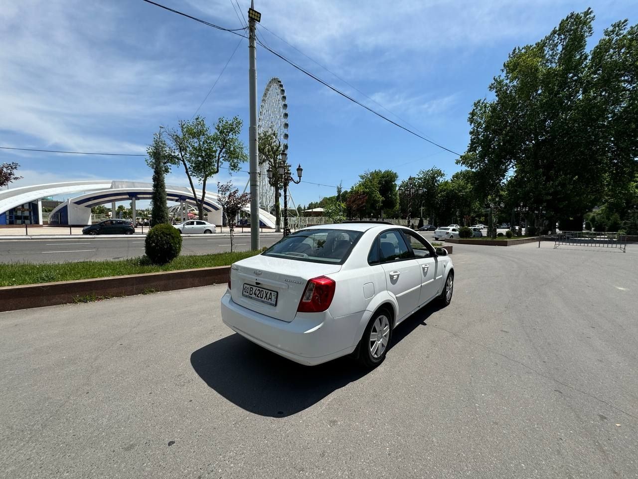 Ласетти Lacetti 2013 белая автомат 1.6 метан