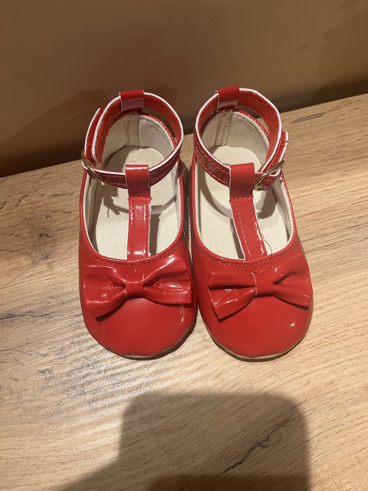 Бебешки червени обувки за специален повод