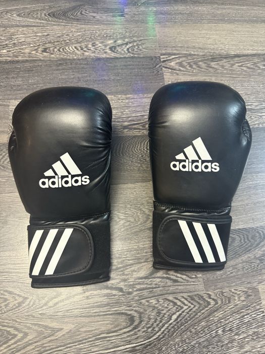 НОВИ/Боксови ръкавици + бинтове/ADIDAS