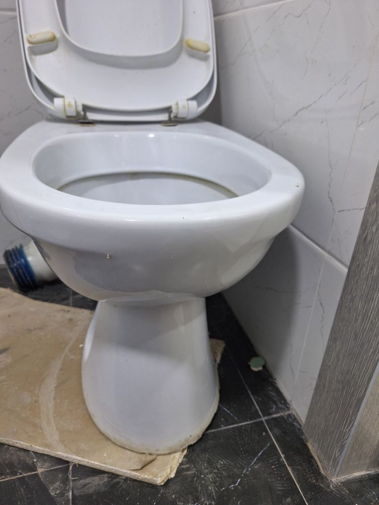 Продаю унитаз хороший состояние