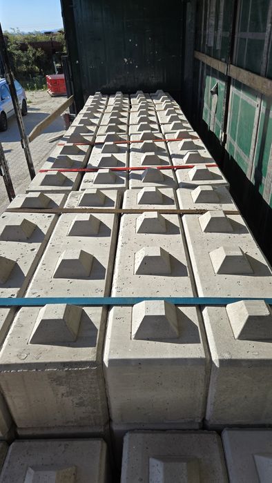 Blocuri de beton tip LEGO