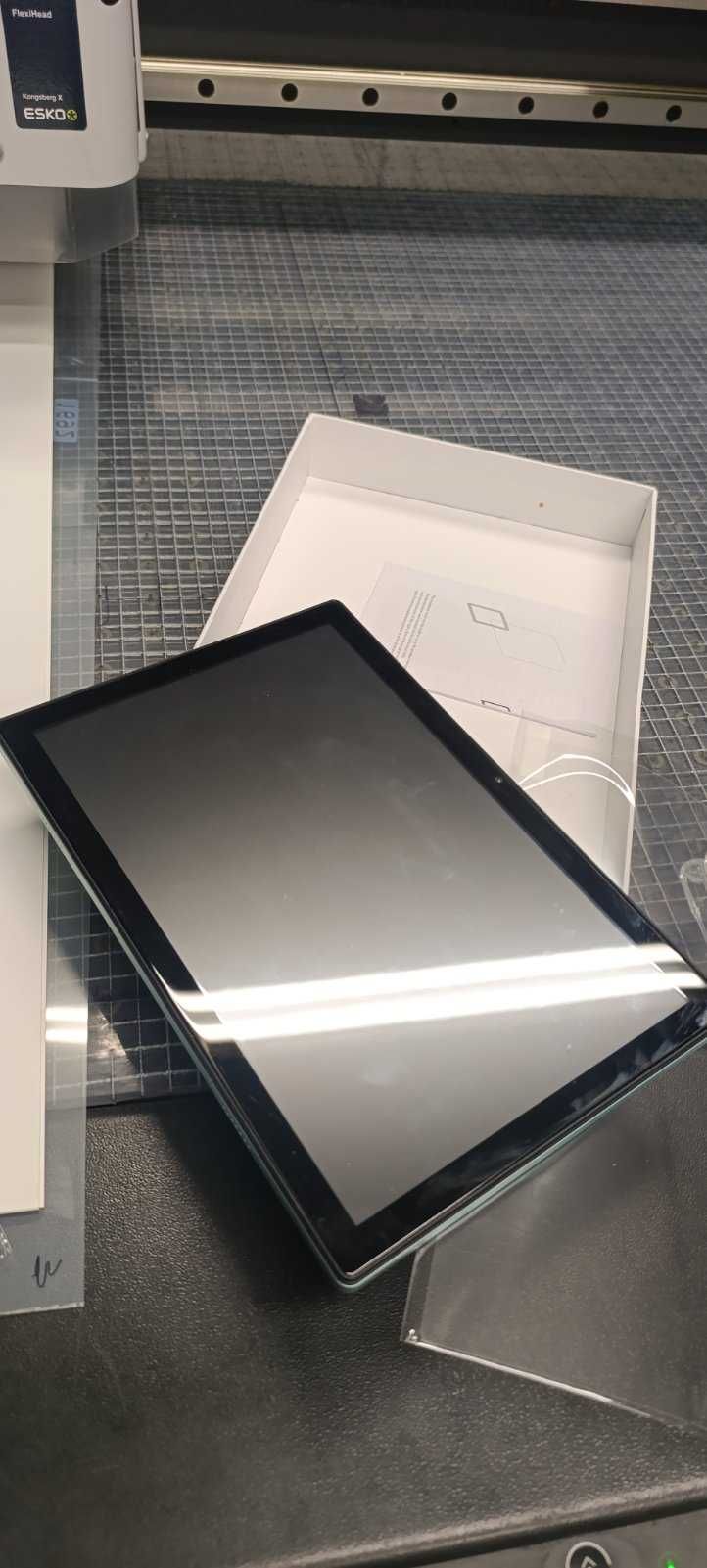 Продавам таблет 10.36 inch tablet Android 14