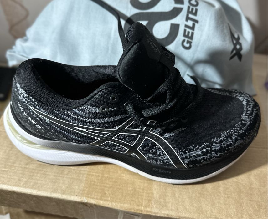 Продам кроссовки