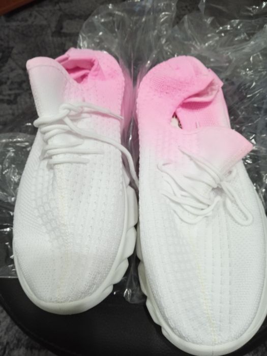 Дамски обувки маратонки