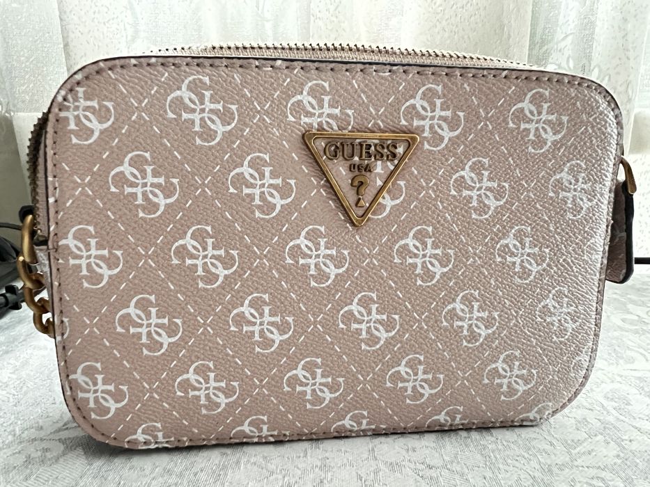 Дамска чанта Guess