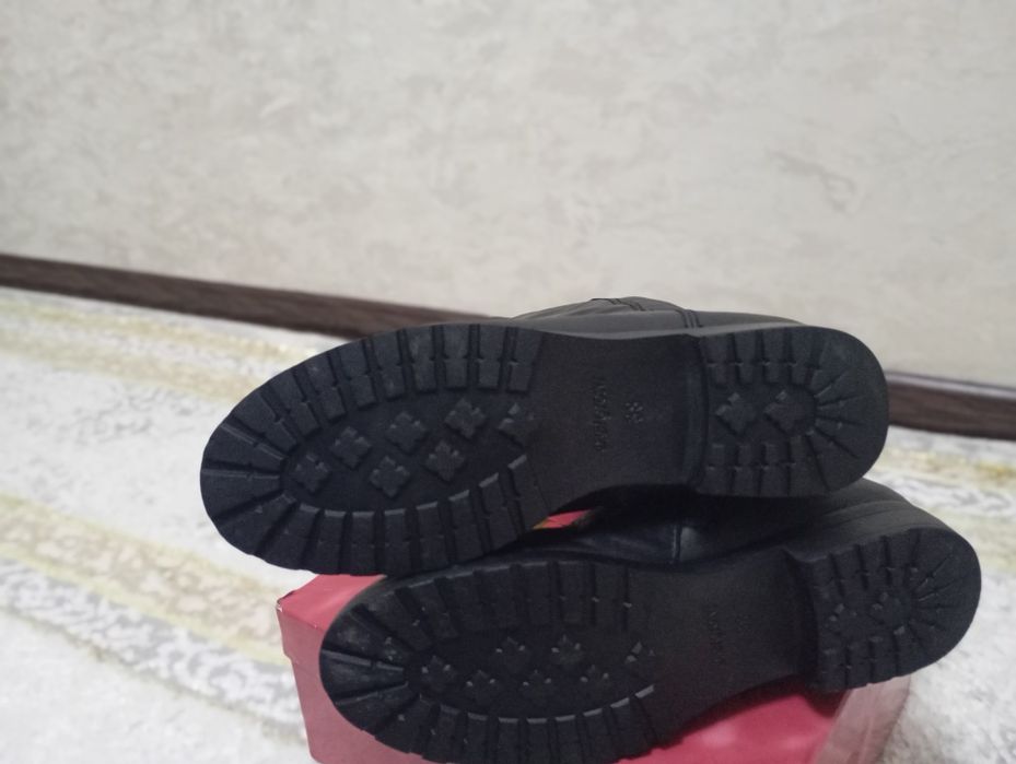 Кожаные сапоги практически Новые