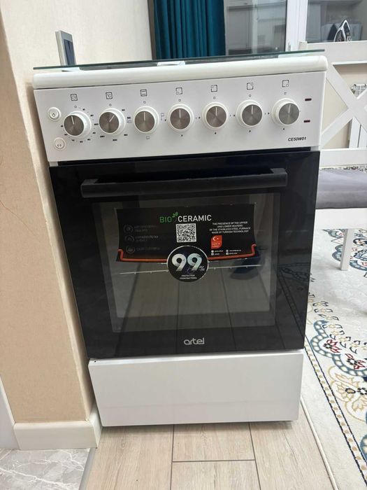 Продаю электрическую плиту Artel CE50W01.