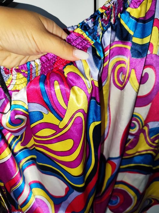 Vând rochița din satin !