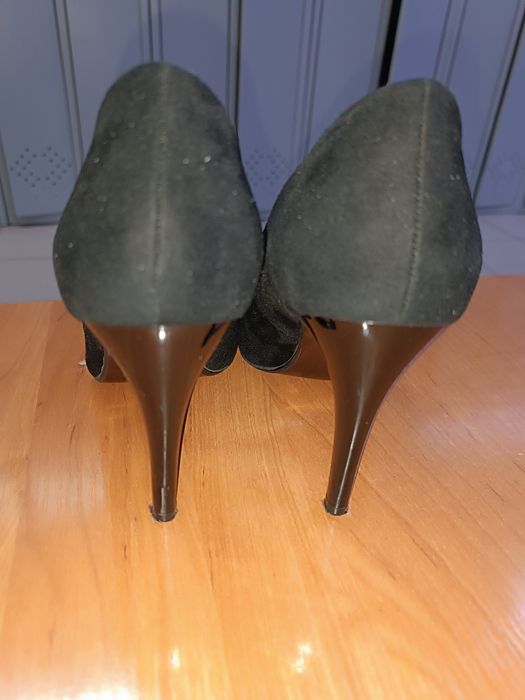 Продаются туфли.