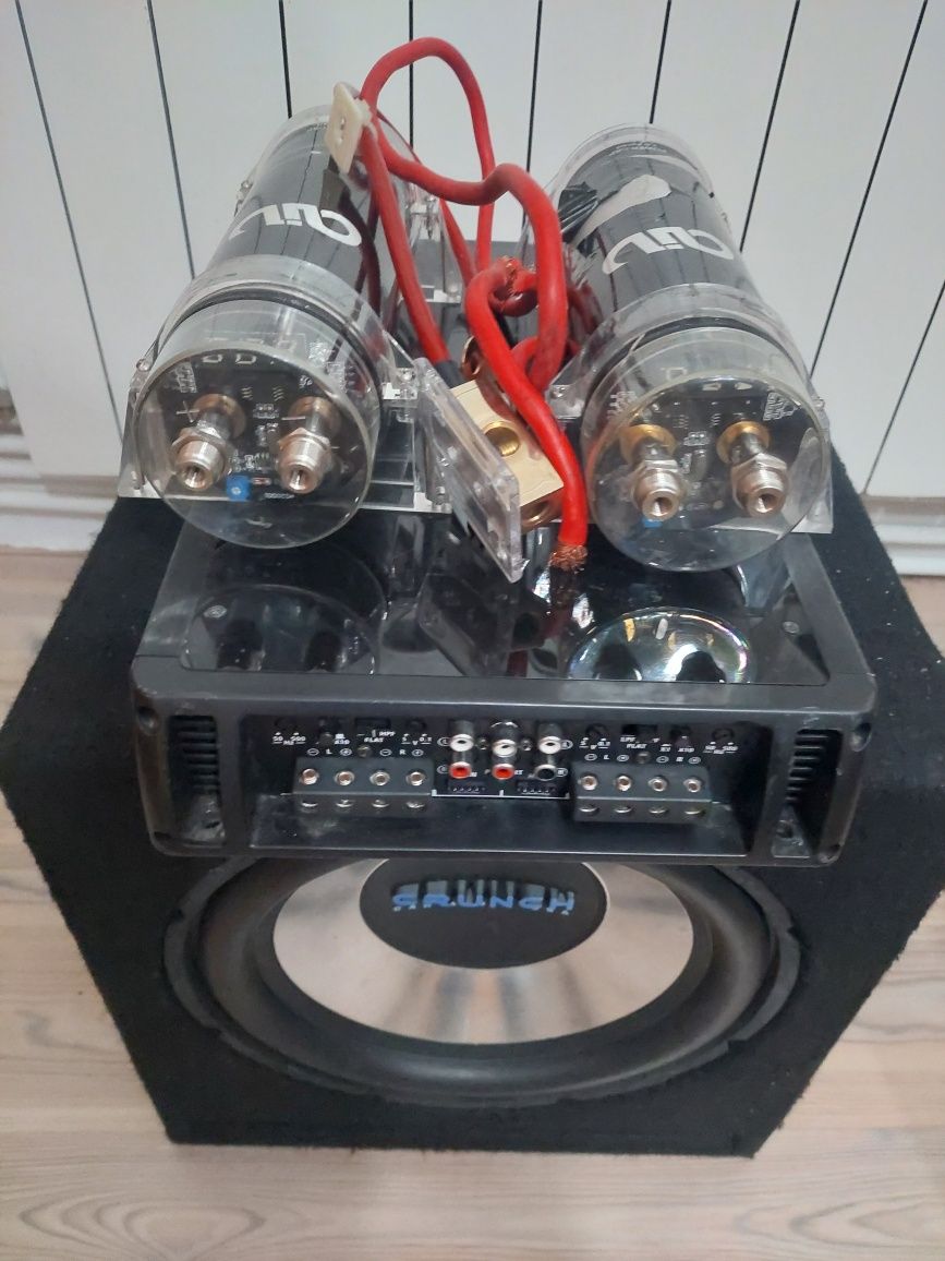 Statie profesionala auto -  amplificator , subwoofer si condensatoare