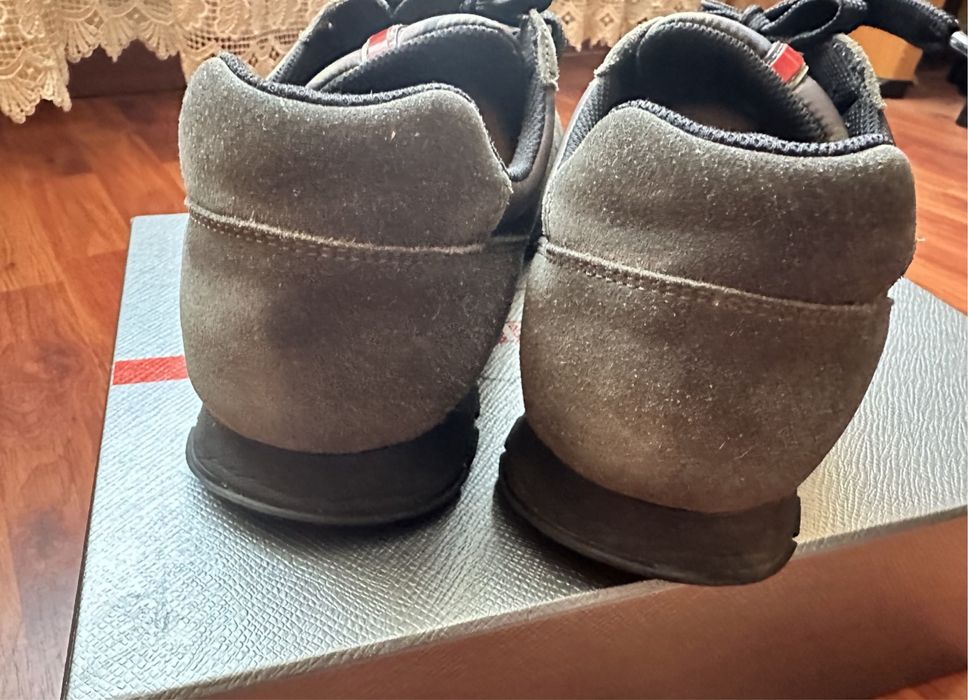 Pantofi sport Prada la cutie