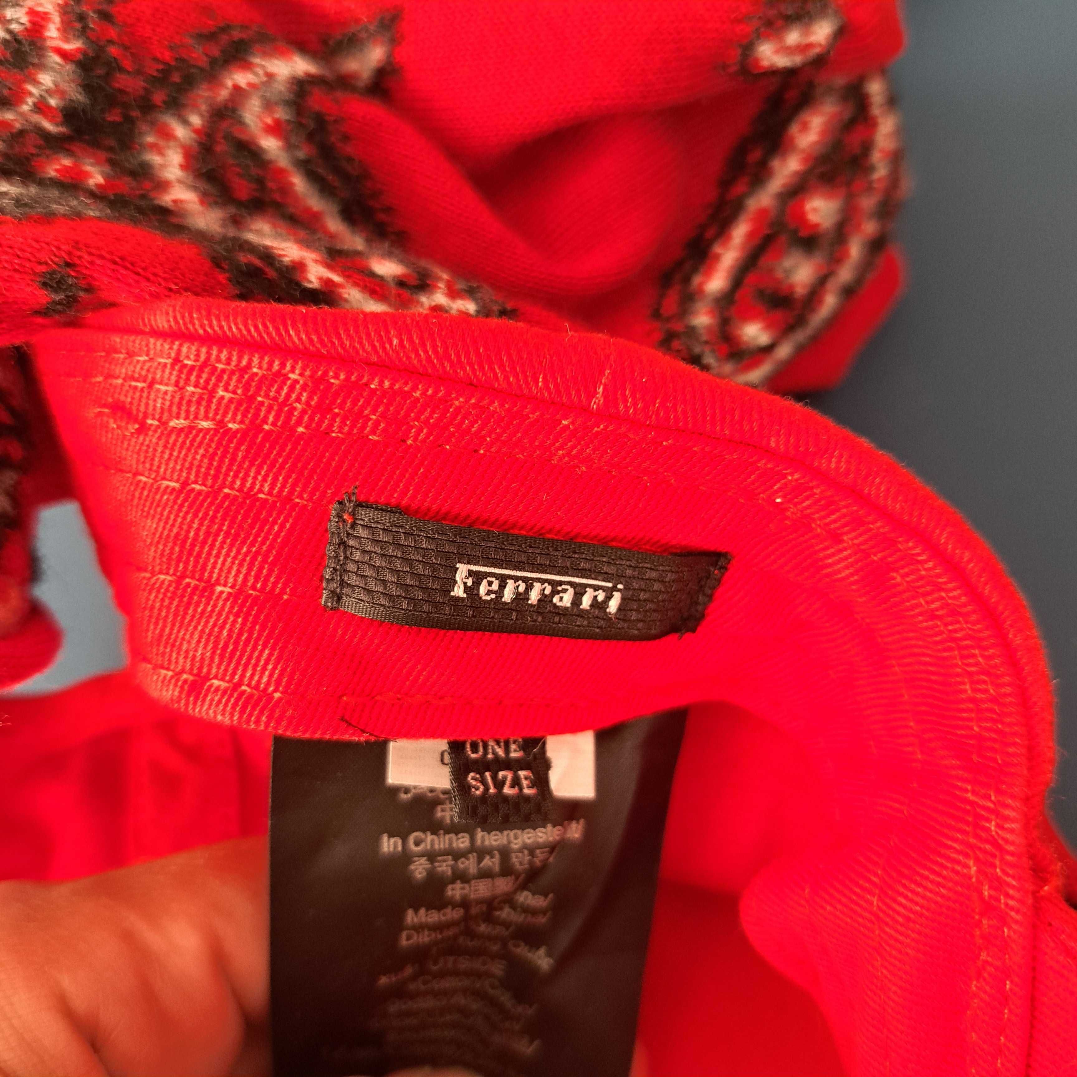 Шапка Ferrari и къпра Zara