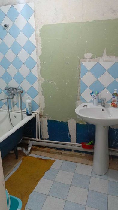 Юнусабад 19 клиника Джанго 2\6\9 бывш Общежитие 60 кв м