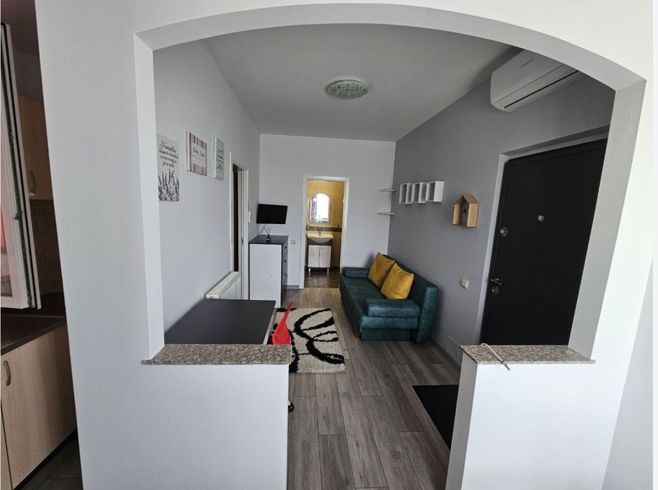 Închiriez apartament 1/2camere!!!