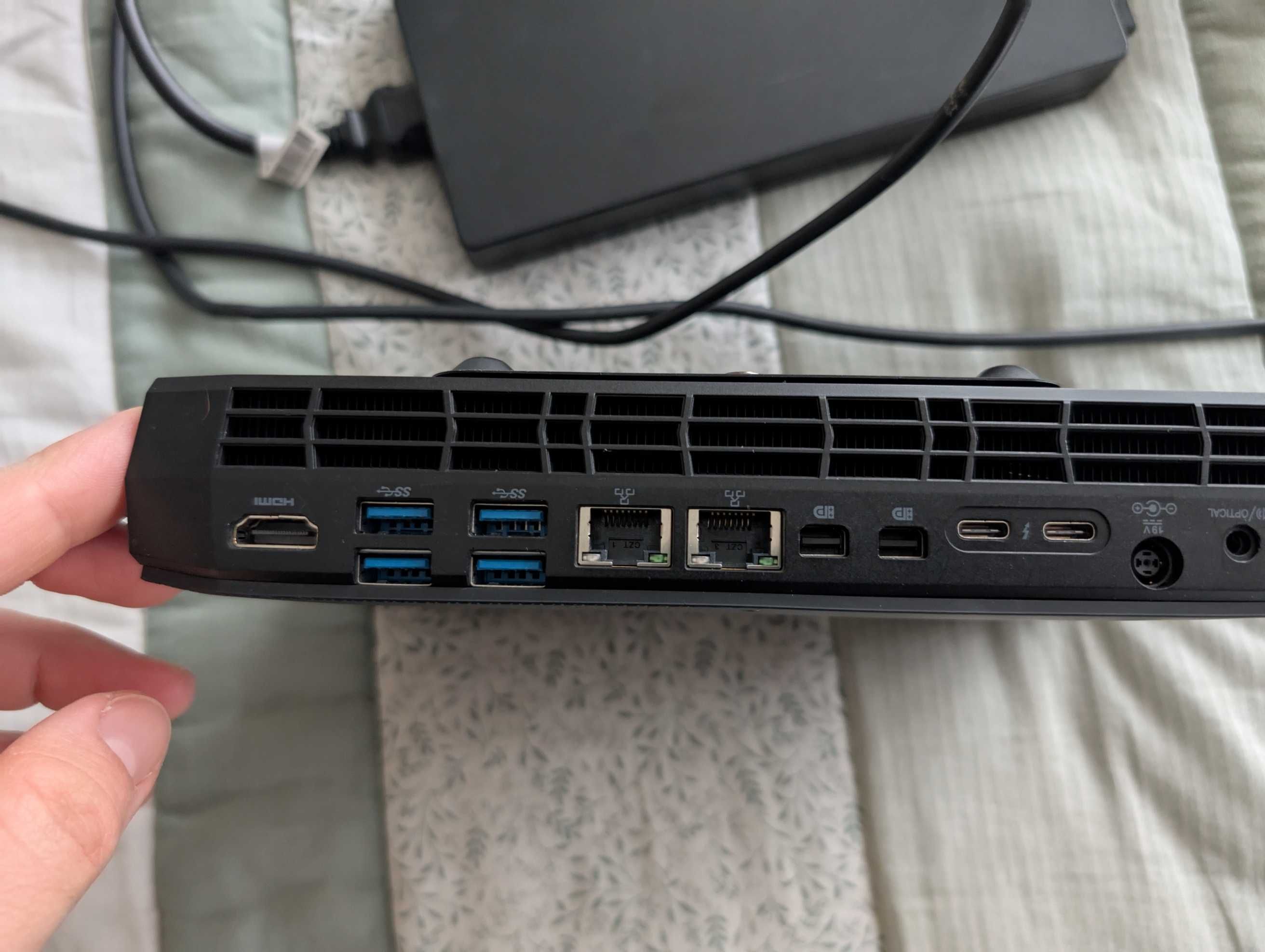 Intel NUC мини компютър