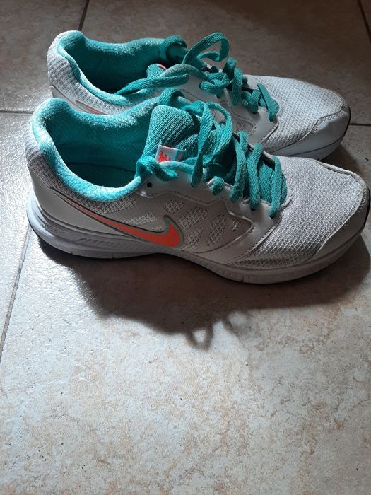 Adidasi nike femei 37