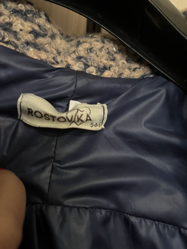 Продавам дълго зимно дамско яке.