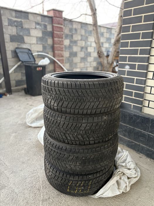 Продаю зимнюю шину почти новая