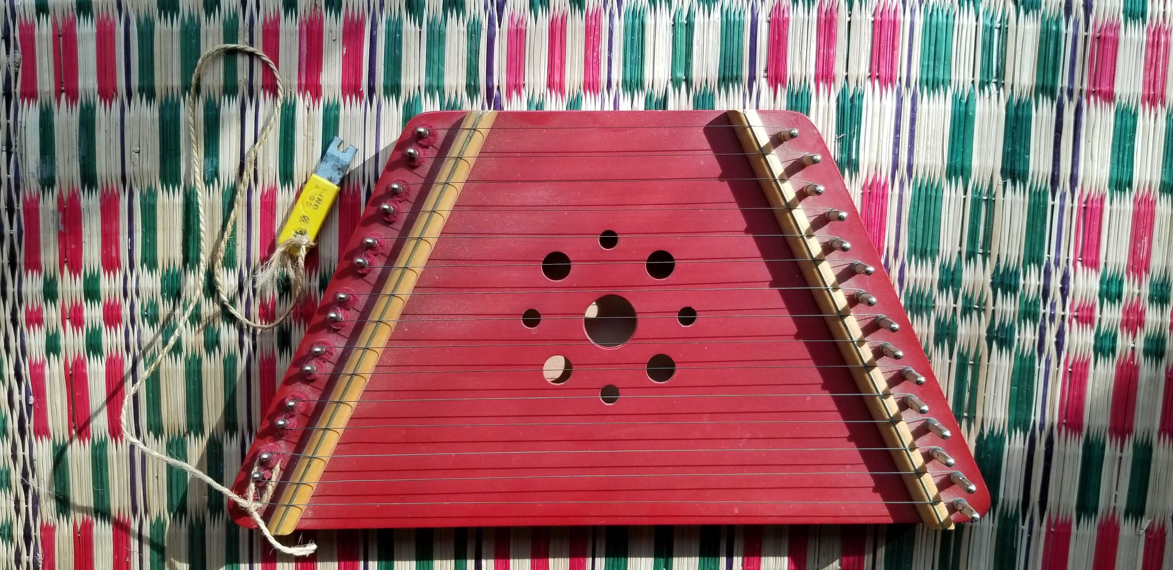 vînd țiteră (melody harp) fabricată de hora, reghin