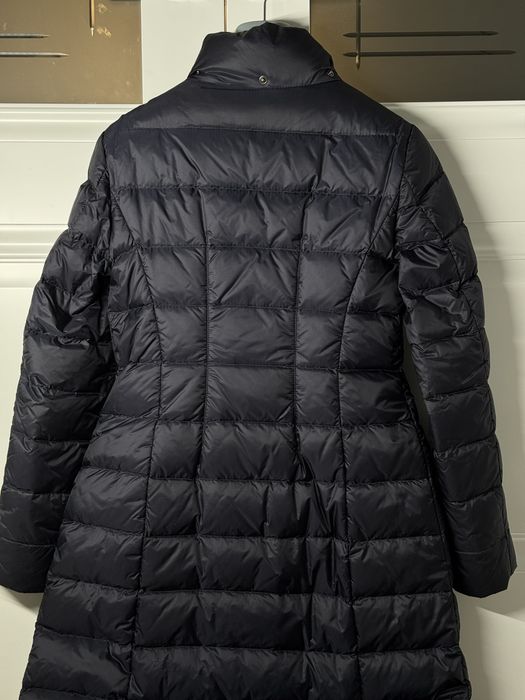 Продаю зимнюю куртку тёмно-синего цвета