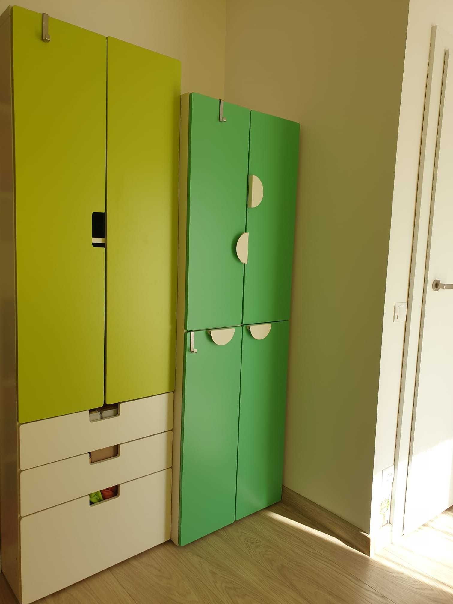 Vand MOBILA COPII IKEA impecabila, pat inaltat cu dulap+2 dulapuri