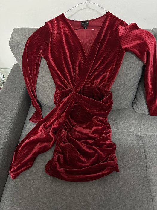 Vand rochie dama ,din catifea ,marimea 34