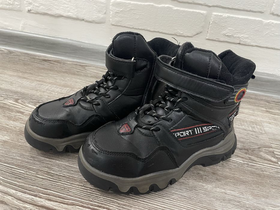 Продам детские ботинки