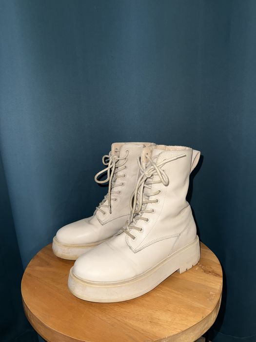 Боти от Reserved, 37 номер