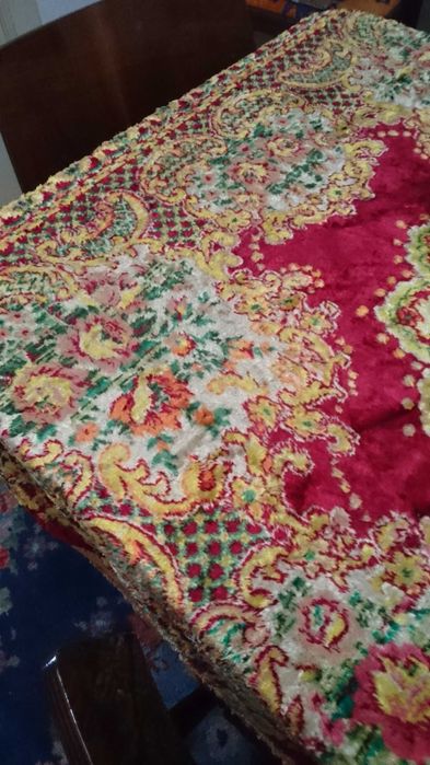 Vand set persan: cuvertura si fata de masa