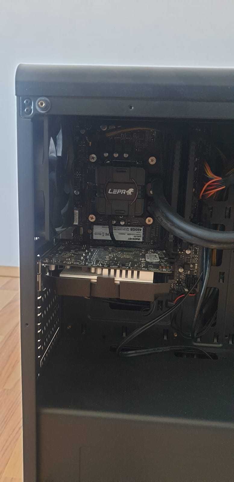 PC - Intel i7 7700 / 16 GB RAM / 445 GB SSD