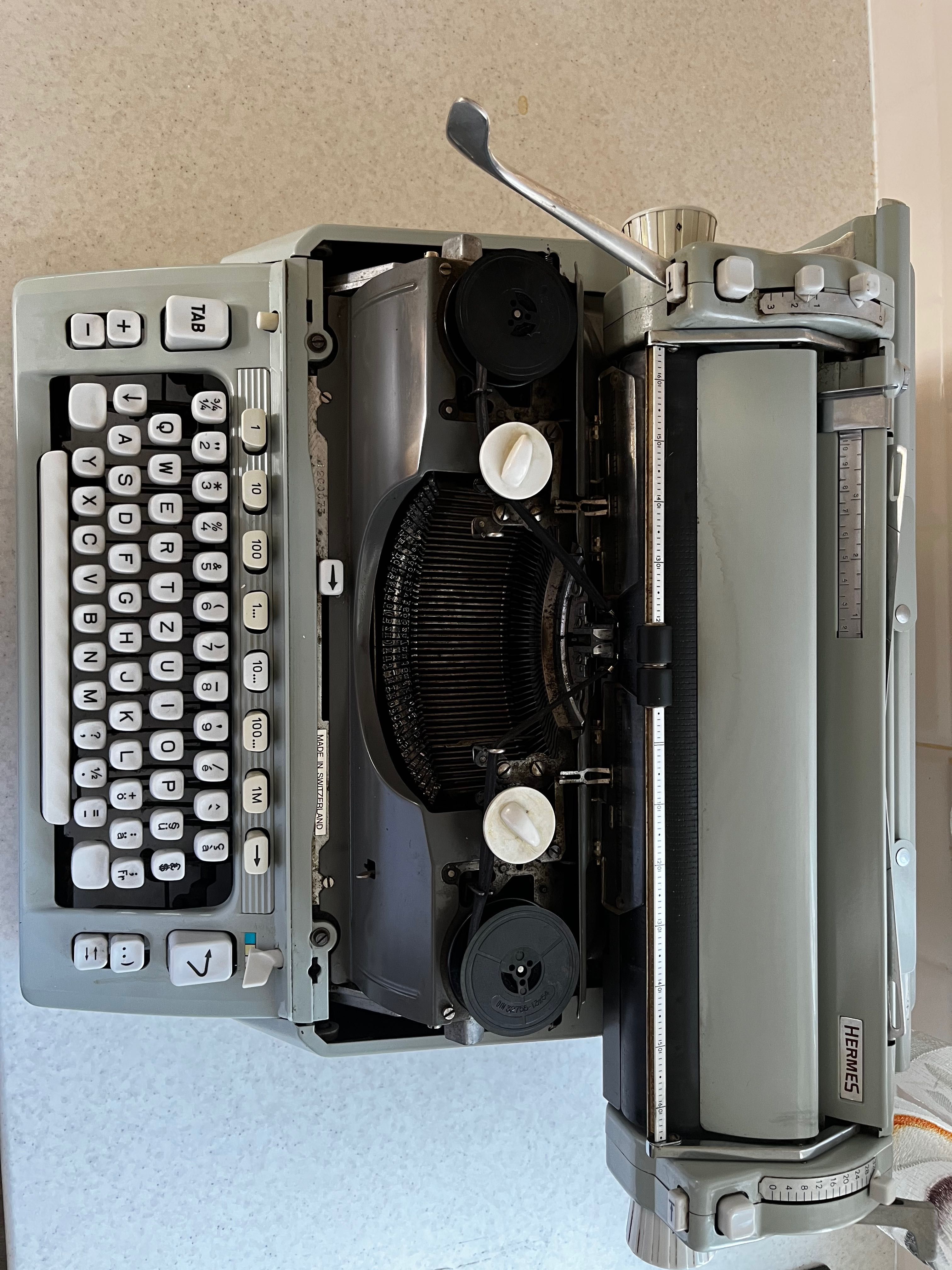 Vând masina de scris