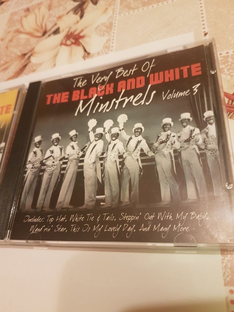 Троен CD set на the Black and White