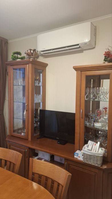 Трапезария с маса и 6 стола