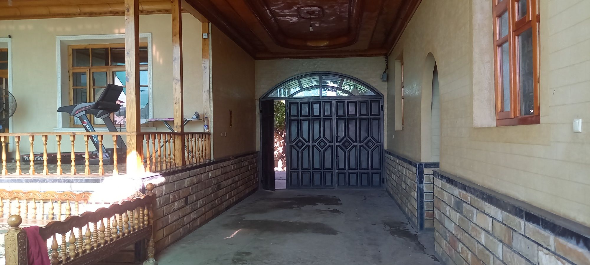 Yoshleninchida uyimizzi sotamiz 8 sotik