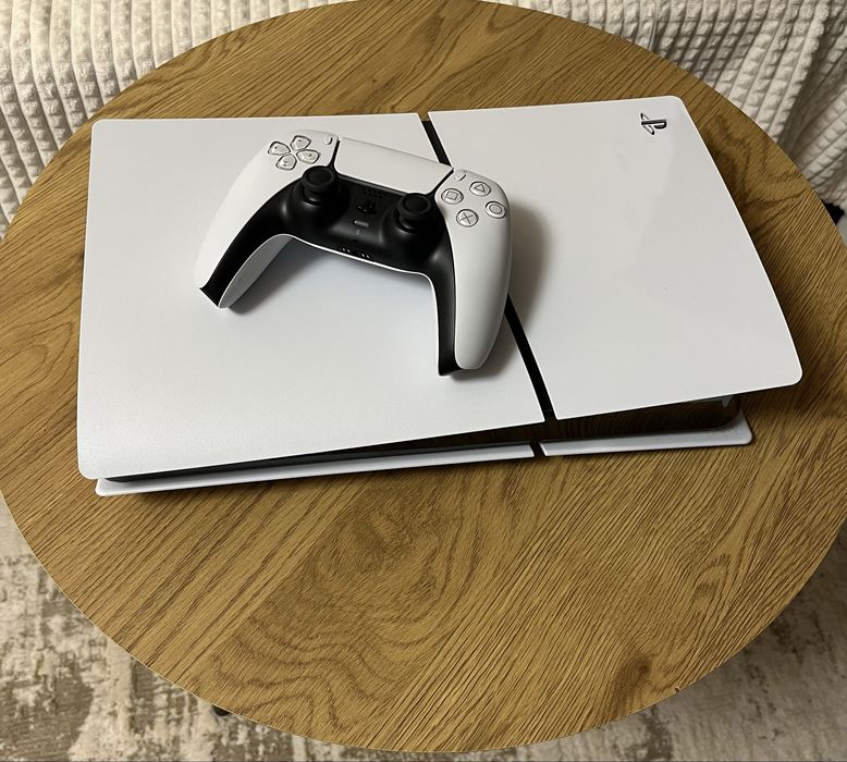 PlayStation 5 Digital Edition – ca nou, folosit foarte puțin!