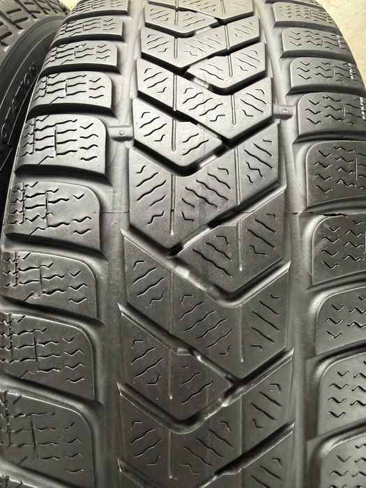 2x Anvelope iarna 215/65 r16 - Pirelli Sotto Zero 3 Winter