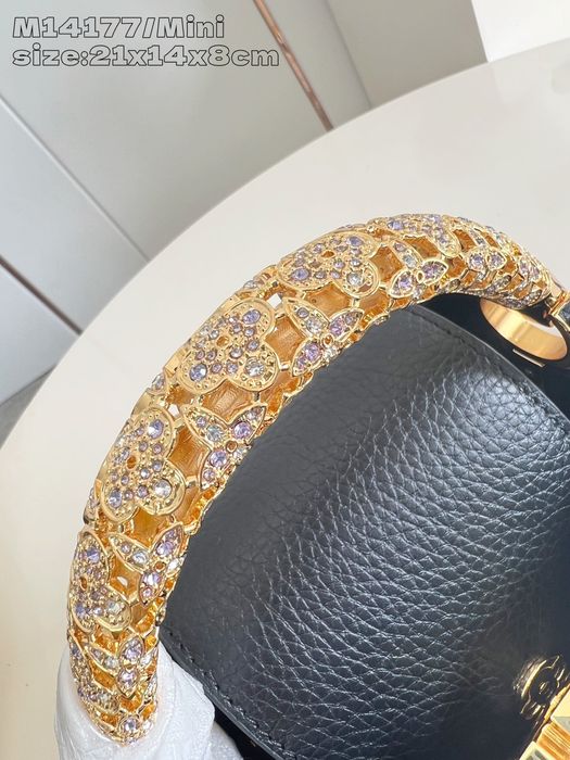 Geanta Louis Vuitton Capucines Premium