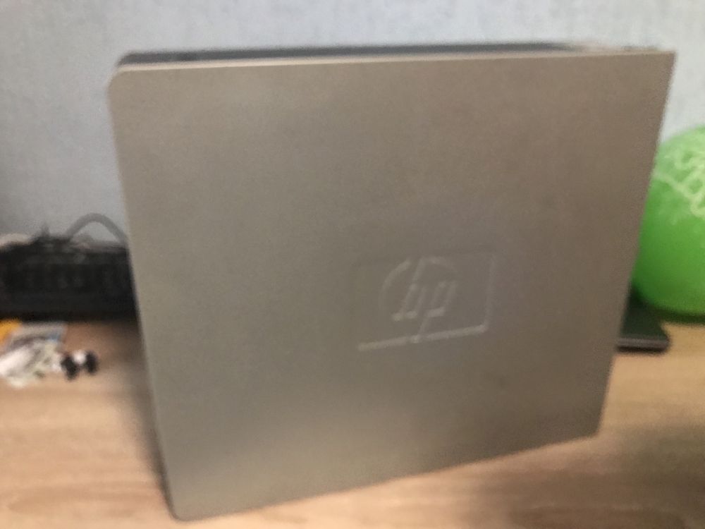Здравейте, продавам HP компютър и клавиатура.