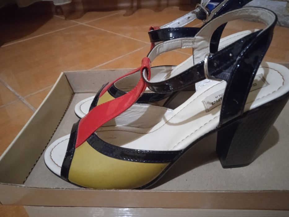 Sandale din piele naturală.70lei