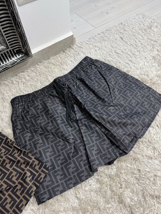 Sort de baie Fendi colectie noua vara 2025