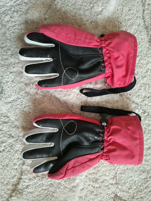 Два модела детски ръкавици