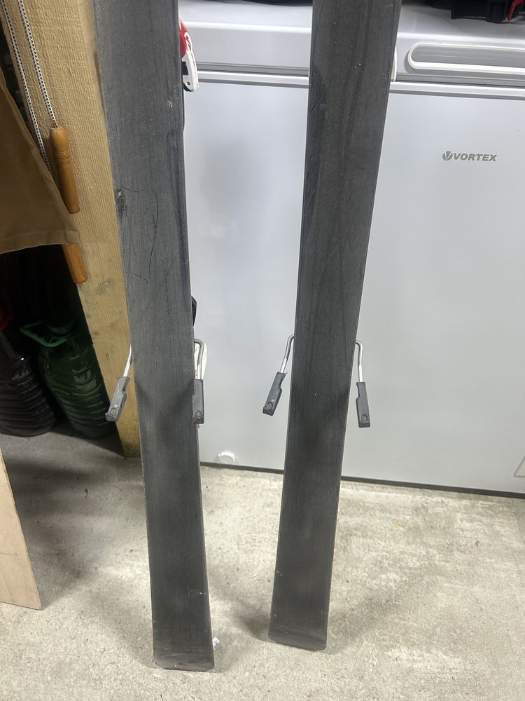 Schiuri Fischer 165 cm cu legaturi Atomic