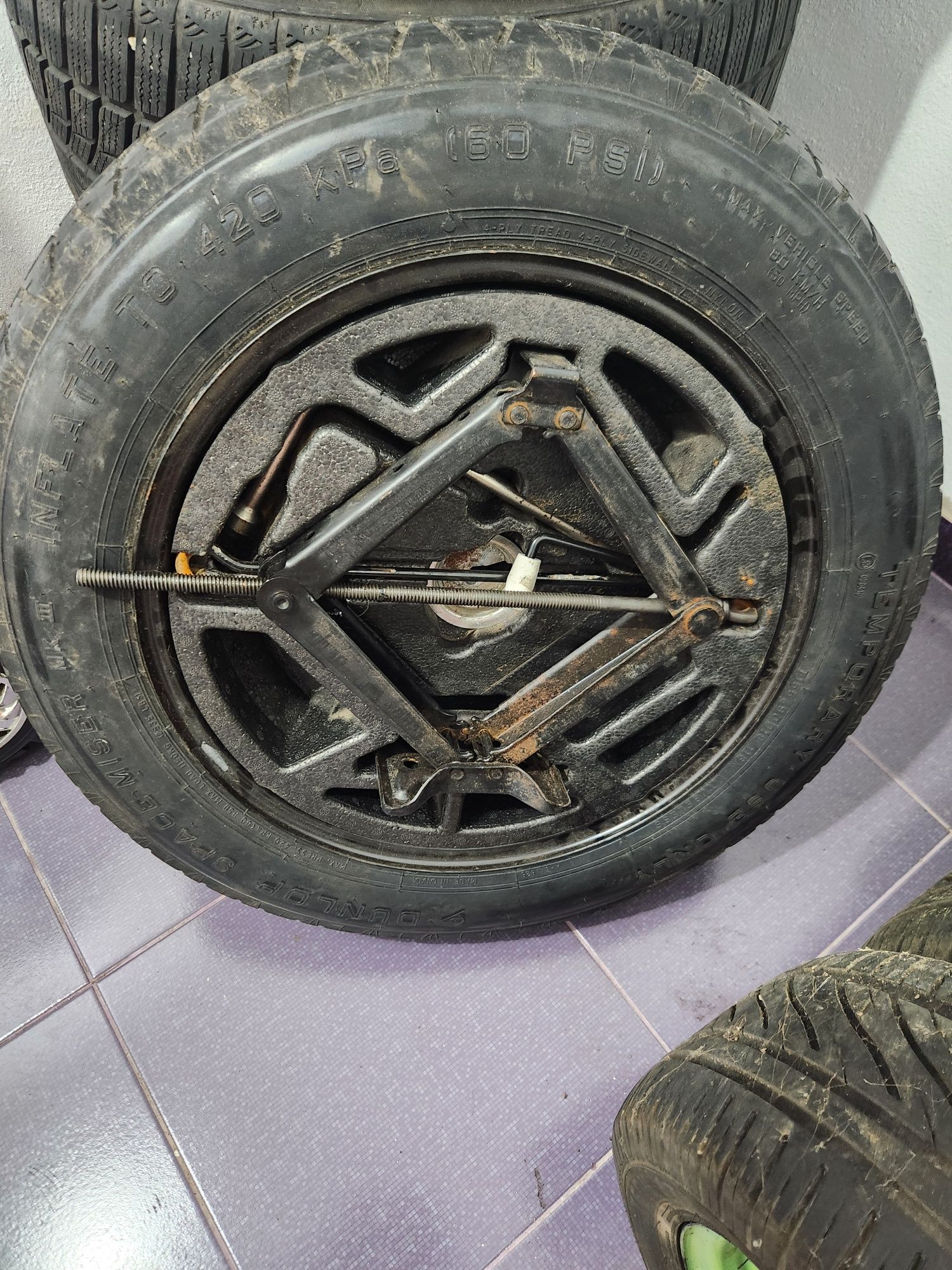 Roata rezerva și cric nefolosite BMW X6, X5