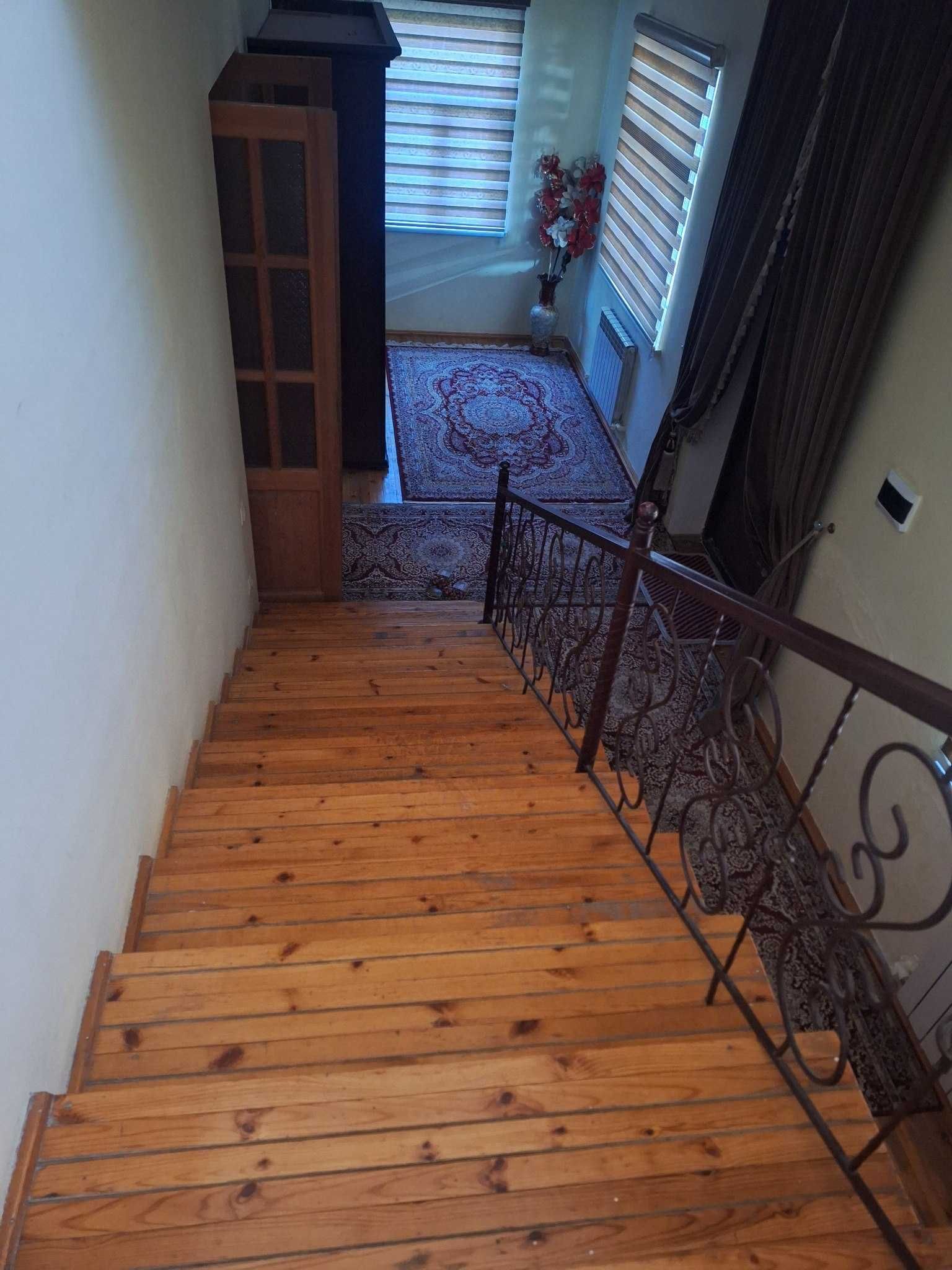 Xoji ota masjidi yonida Shinam xovli sotiladi.