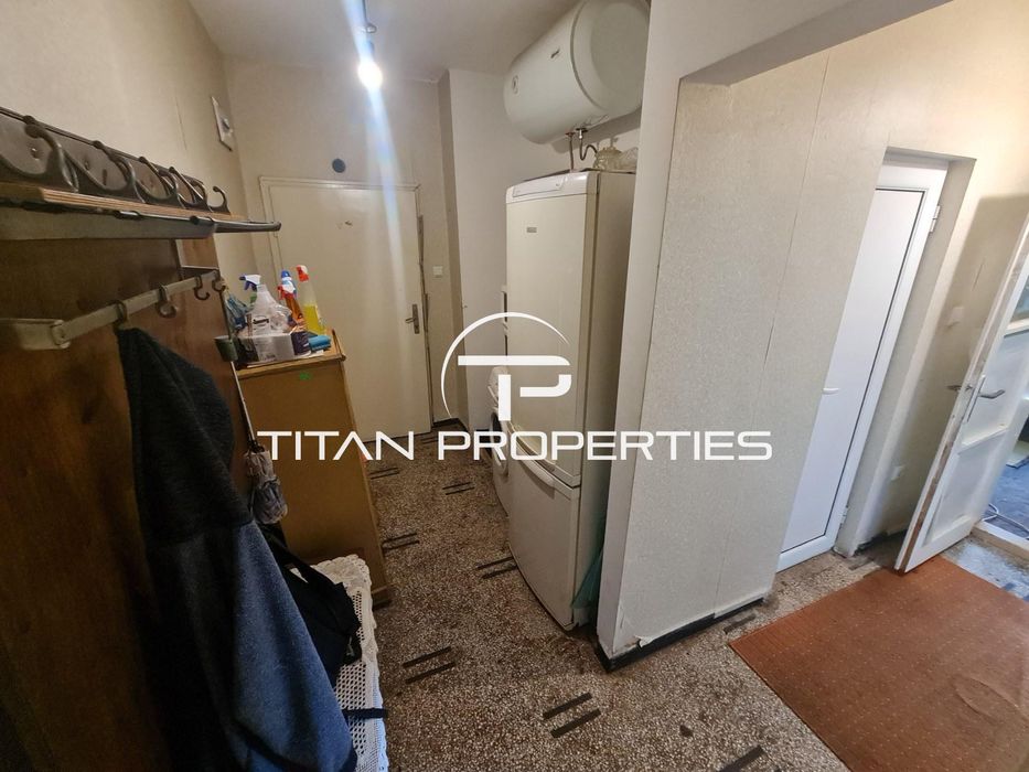 Дава се под наем Тристаен апартамент в Бургас, Лазур - 80 кв.м за 255 € - Снимка #2