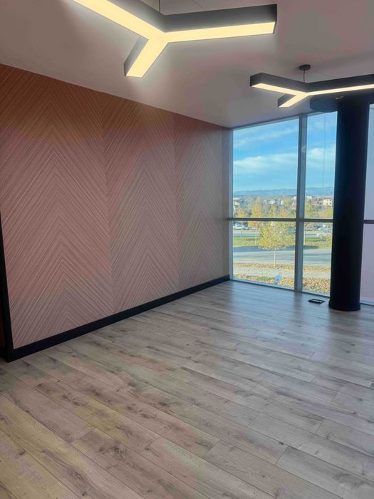 Предлагаме компактен и светъл офис под наем - 36 кв.м