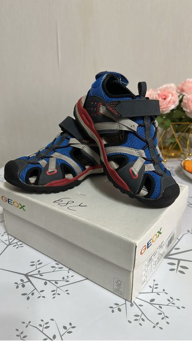 Продам детские сандалии