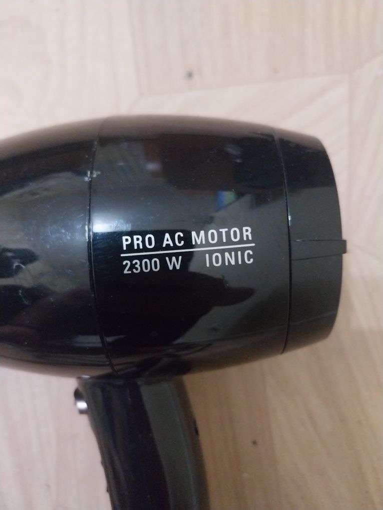 Uscător Rowenta profesional cu 3 viteze 150lei