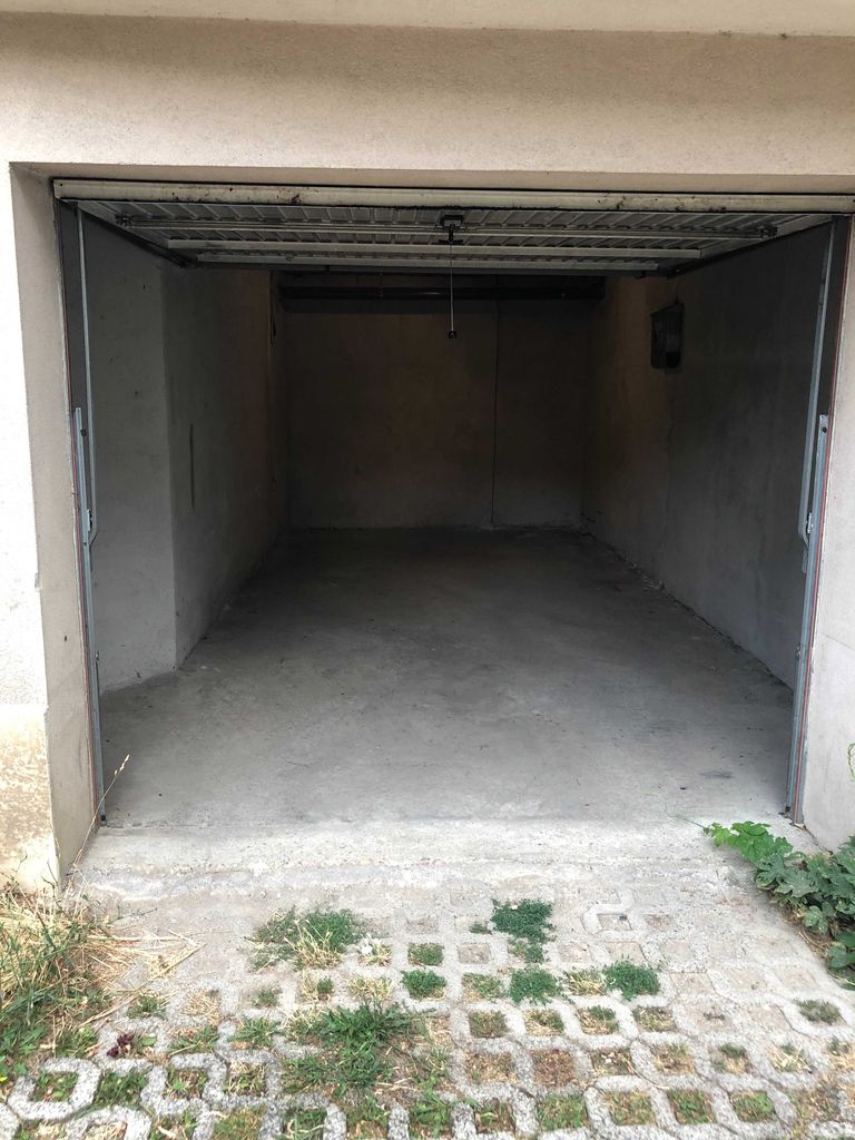 Дава се под наем Гараж / Паркомясто в София, Карпузица - 25 кв.м за 76.5 € - Снимка #1